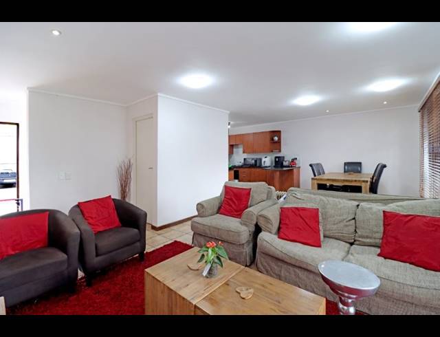 2 BEDROOM TOWNHOUSE FOR SALE IN DARRENWOOD